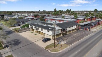 18 E Samano St in Edinburg, TX - Building Photo