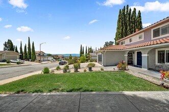 3661 Slopeview Dr in San Jose, CA - Building Photo - Building Photo