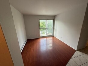 114 Rue des Textiles in Cowansville, QC - Building Photo - Building Photo