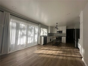 10416 Larwin Ave in Los Angeles, CA - Building Photo - Building Photo