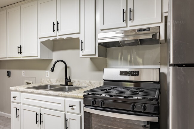 North Pointe Apartments in Griffin, GA - Building Photo - Interior Photo