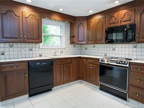 238 Forest Dr in Wethersfield, CT - Building Photo - Building Photo