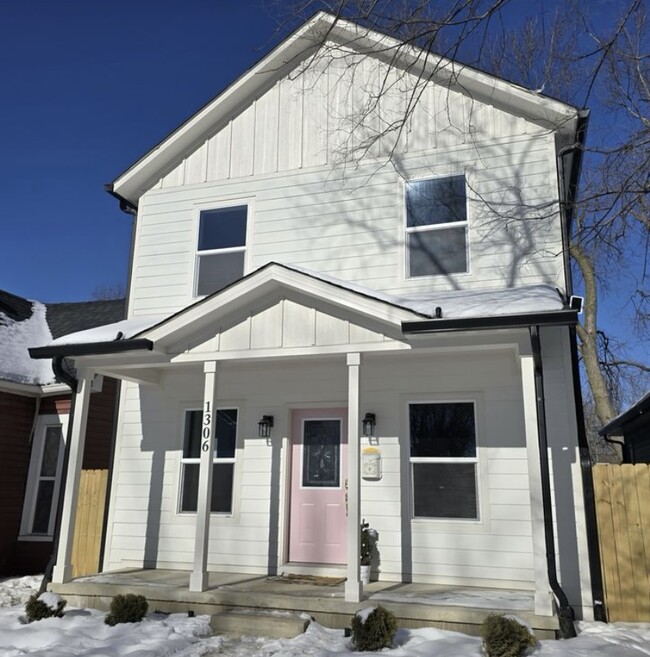 property at 1306 E Minnesota St