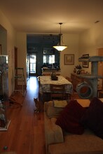 2137 N Oakley Ave in Chicago, IL - Building Photo - Building Photo