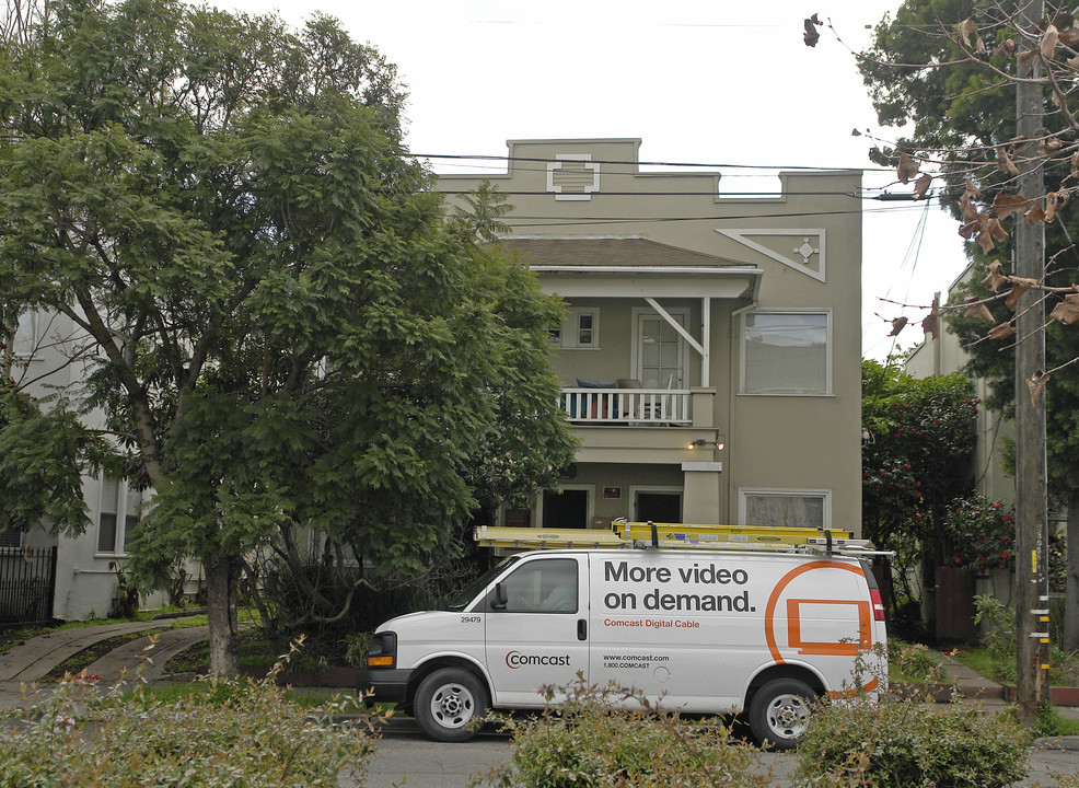 1087 Stanford Ave in Oakland, CA - Building Photo