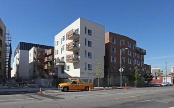 Seven Maples Senior Apartments in Los Angeles, CA - Foto de edificio - Building Photo