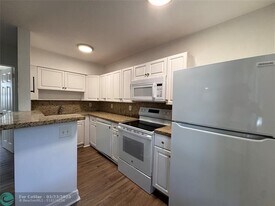 921 NE 17th Ave in Fort Lauderdale, FL - Building Photo