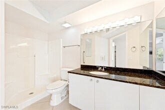 4925 Sandra Bay Dr in Naples, FL - Building Photo - Building Photo