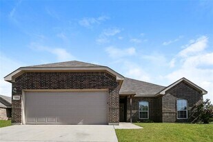 260 Edison Ln in Crowley, TX - Building Photo
