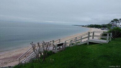 52325 County Rd 48 in Southold, NY - Building Photo - Building Photo