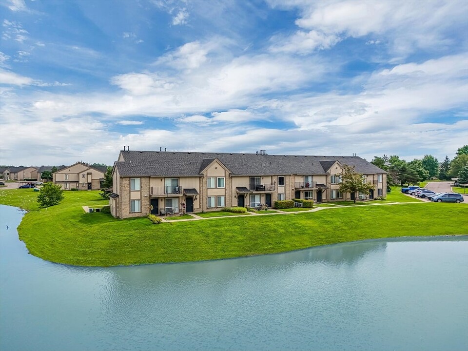 Lakeside Terrace Apartments in Sterling Heights, MI - Building Photo