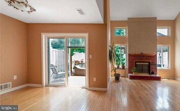 211 Nathan Dr in North Brunswick, NJ - Building Photo - Building Photo