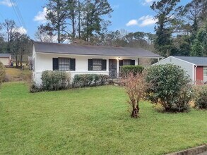 2642 Santa Monica Dr NW in Atlanta, GA - Building Photo - Building Photo