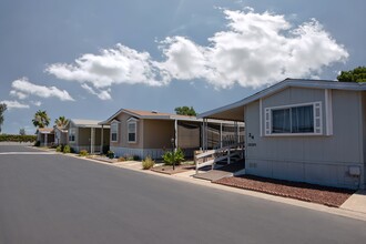 Country Estates in Tulare, CA - Building Photo - Building Photo