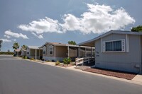 Country Estates in Tulare, CA - Foto de edificio - Building Photo