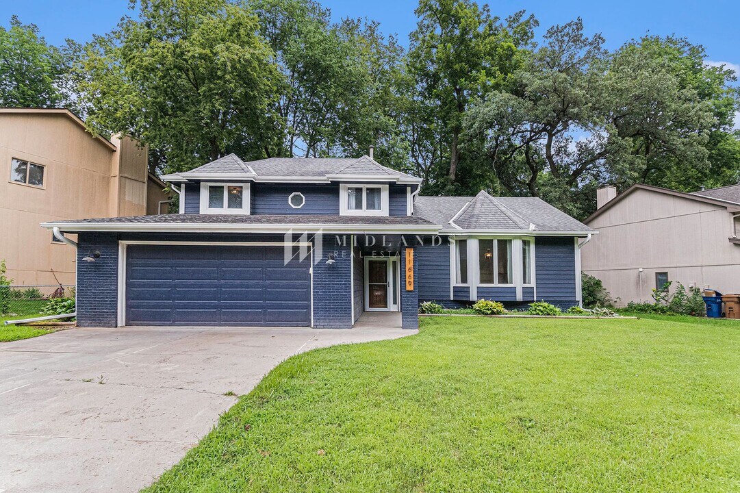 11669 Trumble Loop W in Bellevue, NE - Building Photo