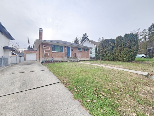 property at 912 E 11th Ave