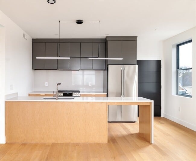 182 Tremont St in Somerville, MA - Building Photo - Building Photo