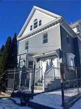 181 Reynolds Ave in Providence, RI - Foto de edificio - Building Photo