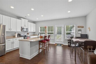 2001 Laycock Ln, Unit 103 in Suffolk, VA - Building Photo - Building Photo