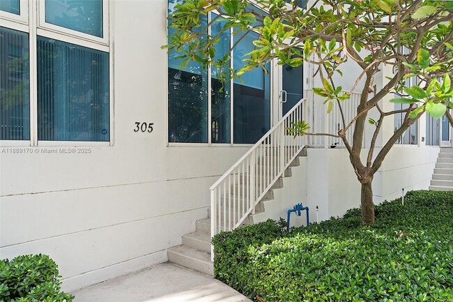 property at 2020 N Bayshore Dr