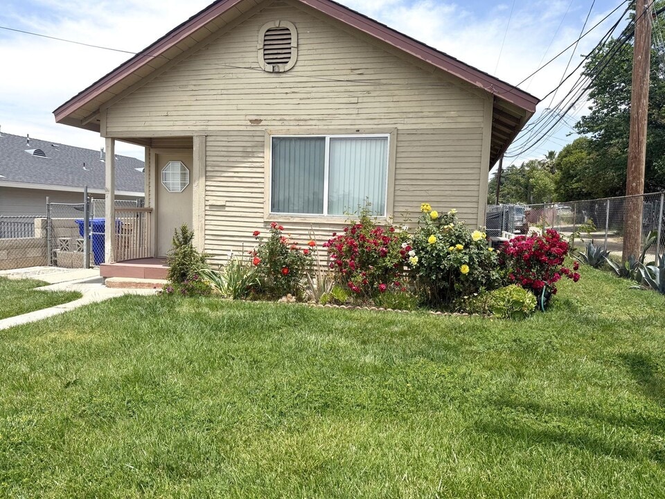 35070 Acacia Ave in Yucaipa, CA - Building Photo