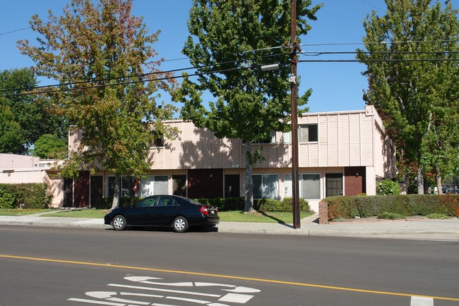 7211 Maple St in Westminster, CA - Building Photo - Building Photo