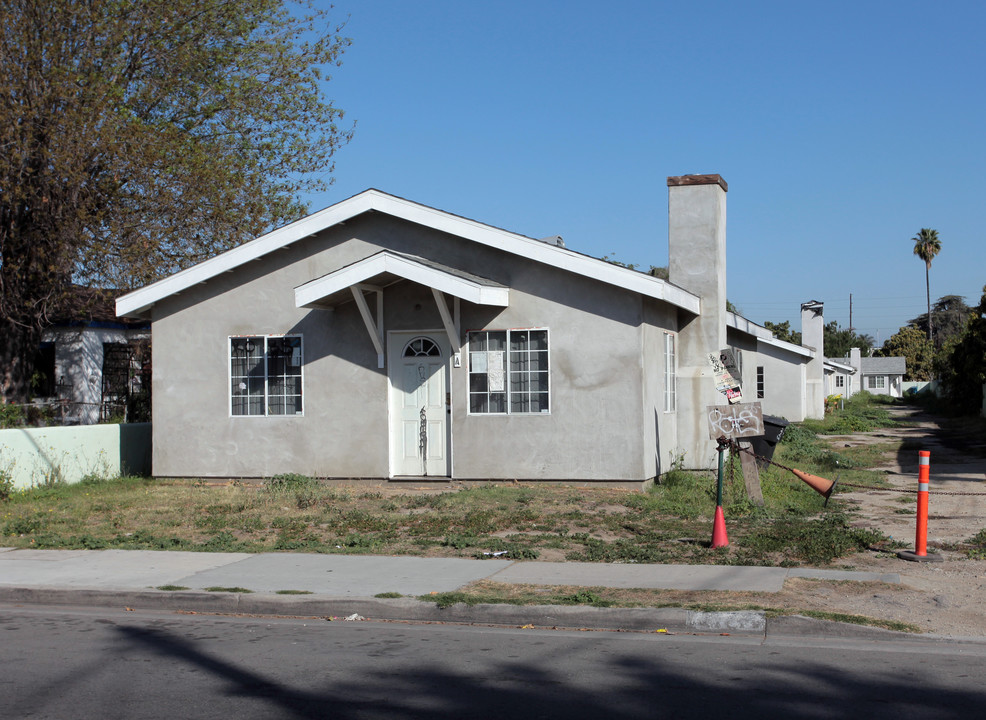 4943 Elizabeth St in Bell, CA - Building Photo