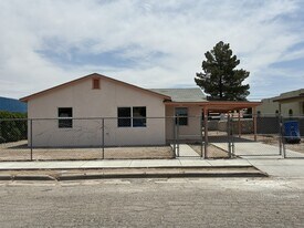 608 Barcelona Dr in El Paso, TX - Building Photo