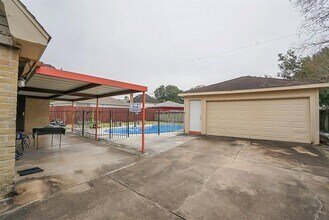 9219 Sharpcrest St in Houston, TX - Foto de edificio - Building Photo