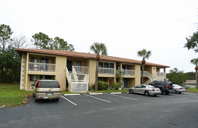 Oakmont Apartments in New Port Richey, FL - Building Photo - Building Photo