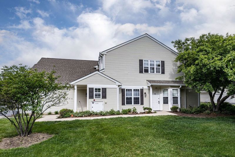 2211 Waterleaf Ct in Naperville, IL - Building Photo