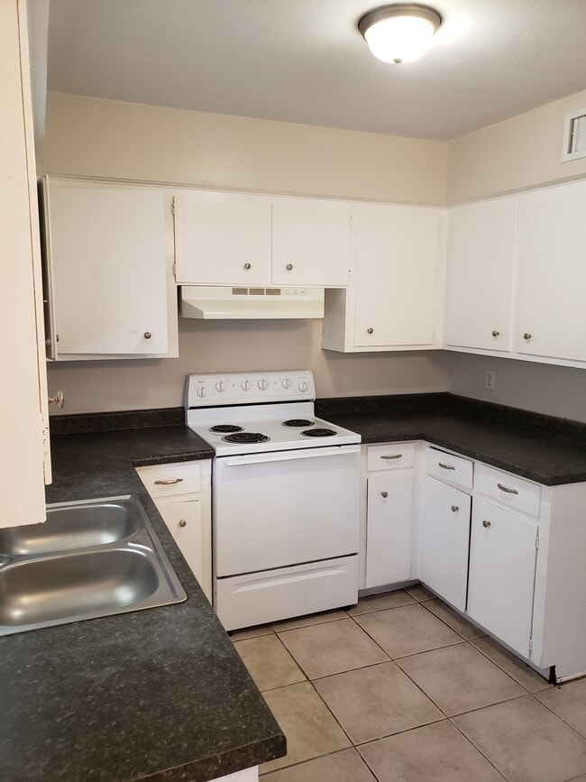 6845 Rhine Dr in Corpus Christi, TX - Foto de edificio - Building Photo