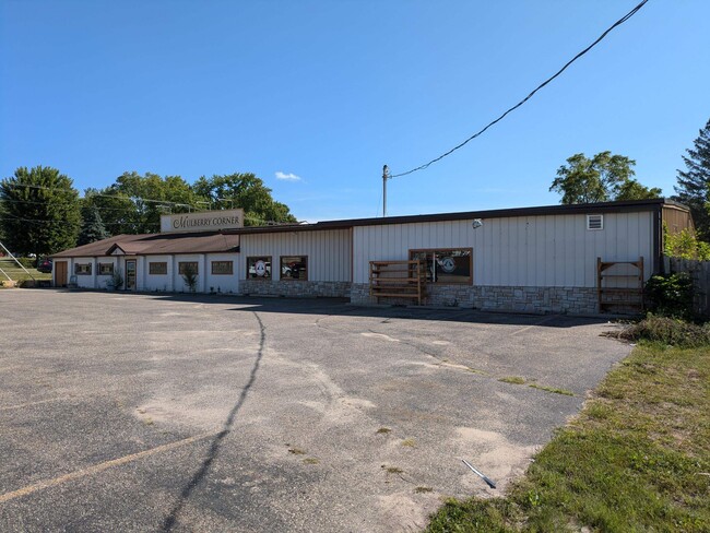 674 W Mulberry St in Baraboo, WI - Foto de edificio - Building Photo