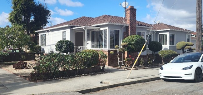 206 Peralta Ave in San Leandro, CA - Building Photo - Building Photo