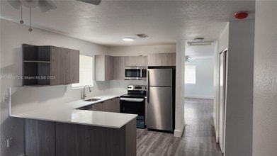 550 NW 58th St in Miami, FL - Building Photo - Building Photo