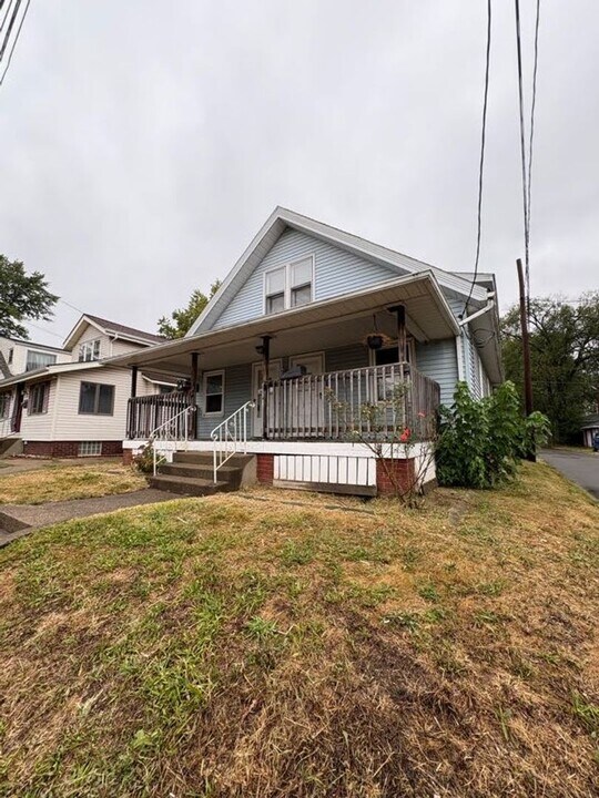 803 21st St NW in Canton, OH - Building Photo