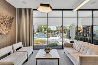 Mezzo Apartment Homes in Virginia Beach, VA - Foto de edificio - Building Photo