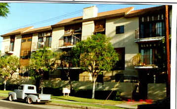 Rodney Palms Apartments in Los Angeles, CA - Building Photo - Building Photo