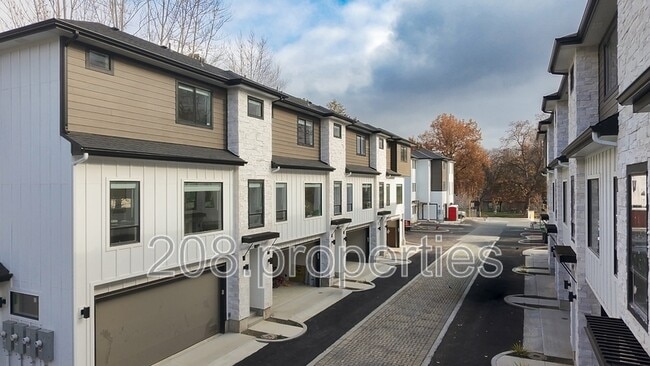 property at 4633 N Iota Ln