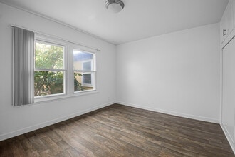 5871.5 W 88th St in Los Angeles, CA - Building Photo - Building Photo