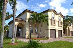 11043 NW 48th Ln in Doral, FL - Building Photo