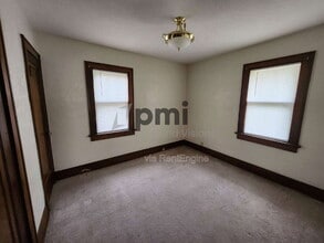 303 E Kellar Ln in Decatur, IL - Building Photo - Building Photo