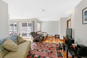 32 Prospect St, Unit 32 Prospect Street 3 in Boston, MA - Building Photo - Building Photo