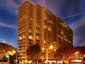 Hopkins House Apartments in Baltimore, MD - Foto de edificio - Building Photo