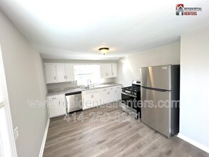 5911 N 35th St in Milwaukee, WI - Building Photo - Building Photo