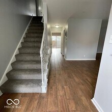 1155 Canterbury Square S in Indianapolis, IN - Building Photo - Building Photo