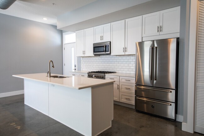 240 2nd St SW in Winter Haven, FL - Building Photo - Building Photo