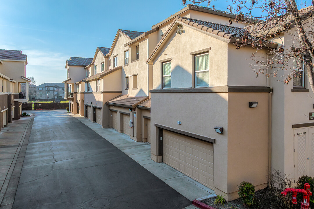 Serenade at Regency Park in Sacramento, CA - Building Photo