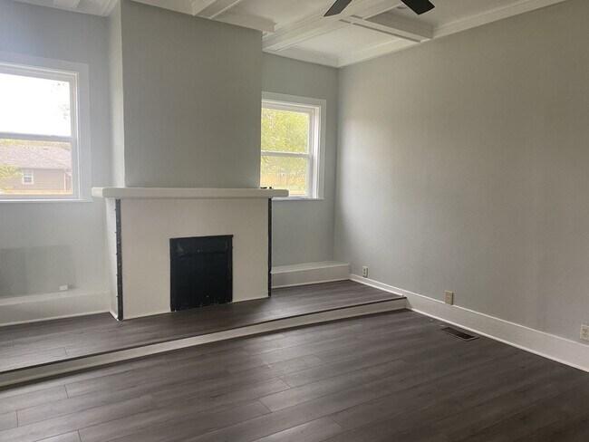 702-704 S Montgomery St in Sherman, TX - Building Photo - Building Photo